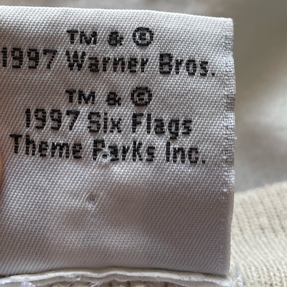 Looney Tunes Six Flags (Warner Brothers) 1997 pull over sweat shirt. - Picture 2 of 2